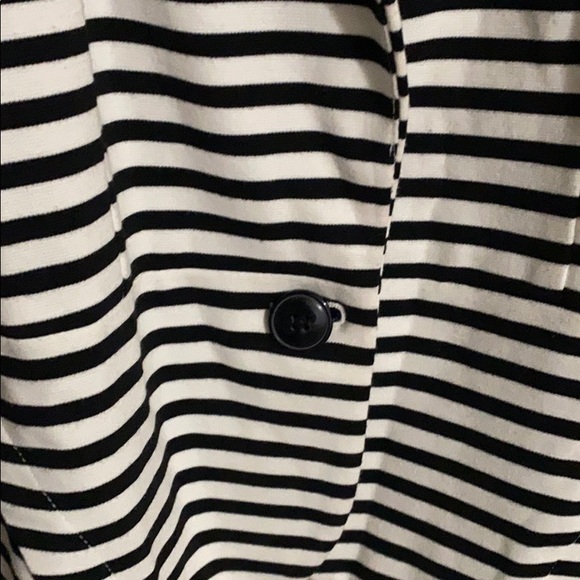 XL Elle Blck and White stripe jacket - Picture 3 of 4